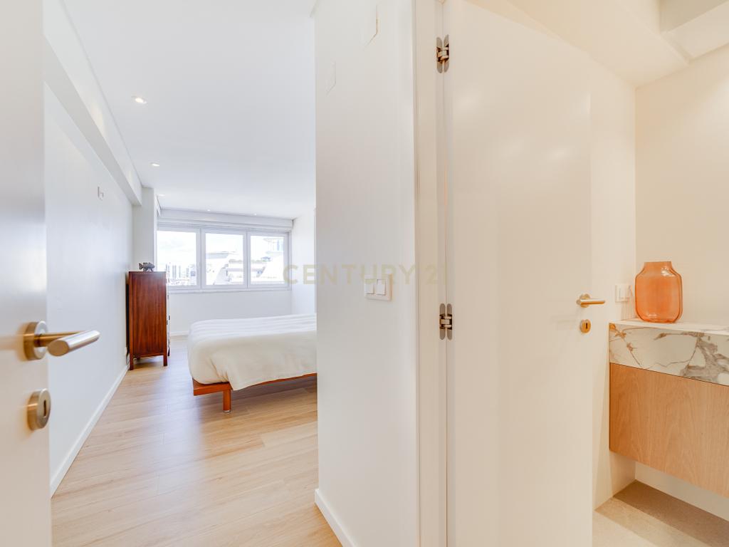 Luxuoso apartamento T4 em Lisboa com Vista e Acabamentos de Alta Qualidade - Image 18